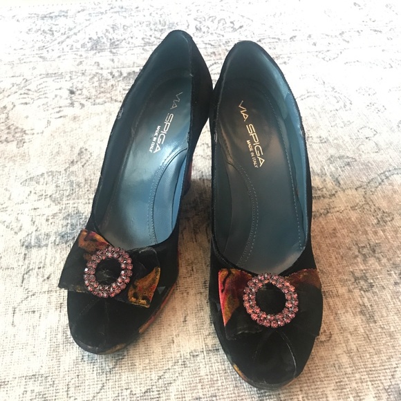 Vintage Via Spiga Velvet Floral wedges - Picture 2 of 8